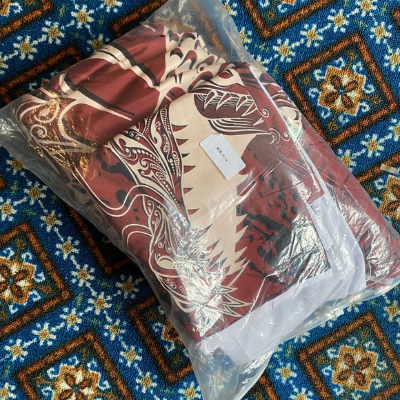 NEW Dragon duvet cover size king wine colored. - Picture 5 of 7